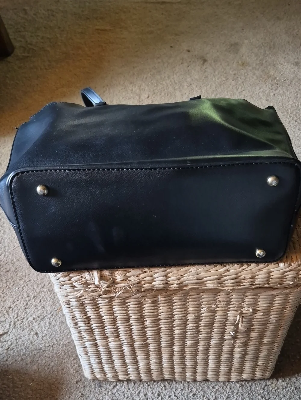 Black Scalloped-Top Tote Bag - Classic Women's Everyday Bag